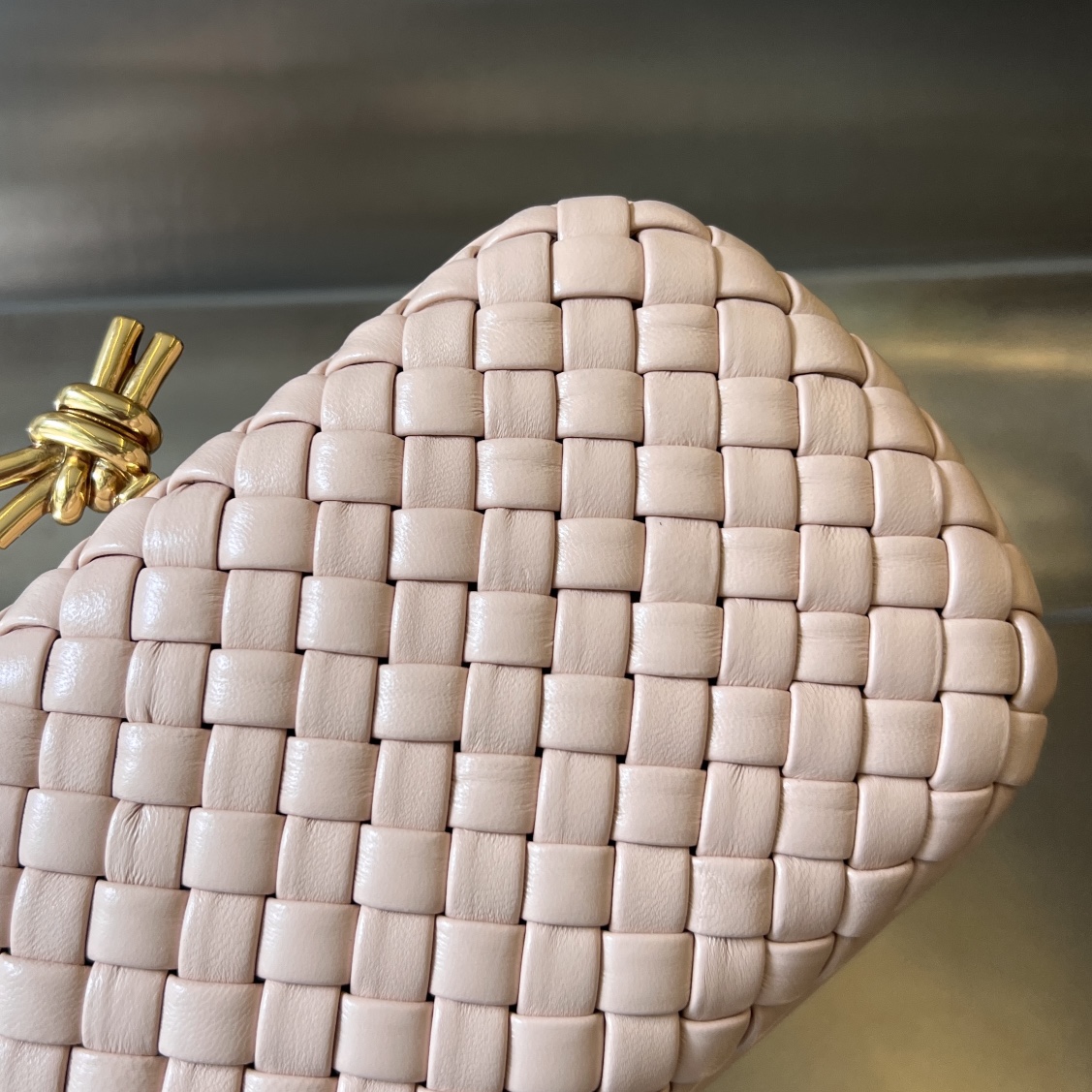 Knot Padded Intreccio Leather Clutch Nude Pink